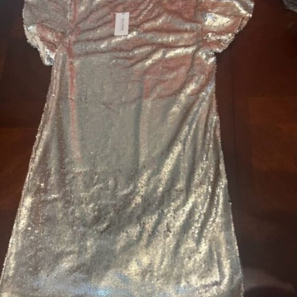 Ellison rose Gold Sequin‎ Short Sleeve V-Neck Dress  Knee-length elegant look - Picture 2 of 5